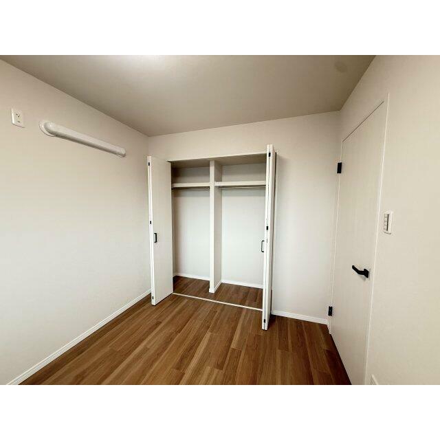 5.1畳の洋室、別角度の写真です♪