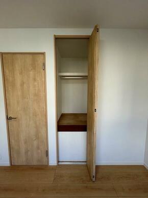 2階6帖洋室クローゼット