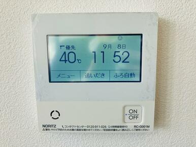 「キッチン」キッチン側からでも操作可能です。