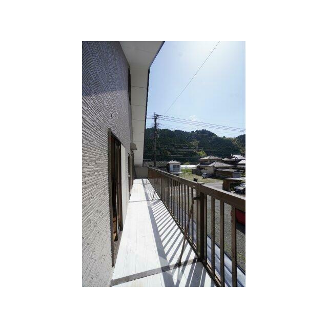 日当たりのいいバルコニーは洗濯物もよく乾きそう♪