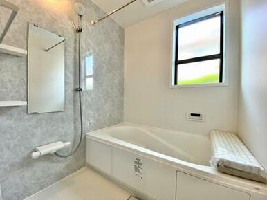 ゆったりとくつろげる1.0坪のユニットバス◎浴室換気乾燥暖房機つきです