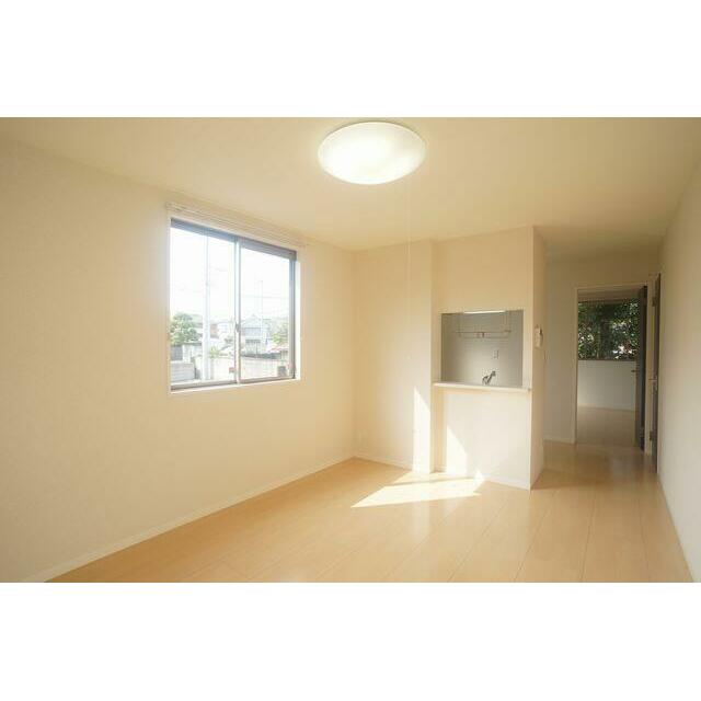 【ＬＤＫ】白を基調とした清潔感のあるお部屋です♪　全室照明付き物件☆