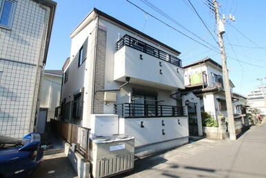 １フロア２世帯で全戸角部屋です。
