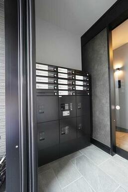 不在時でも荷物を受け取ることができる宅配ｂｏｘがついていて便利！