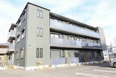 敷地全体で建物と調和する緑豊かな共有空間をデザインし、心地よく暮らすための環境を提供する『シャーメ…