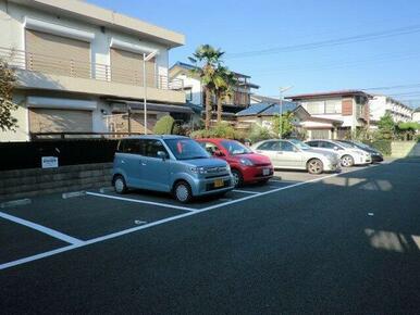 敷地内駐車場、空き無し