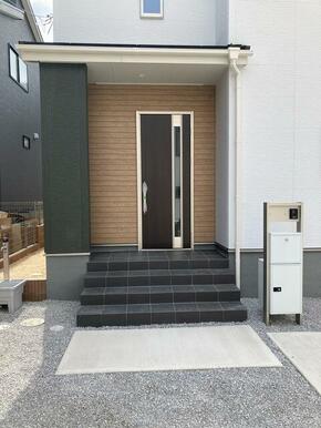 住まいの「第一印象」となる玄関（2号棟）