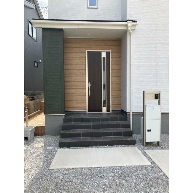 住まいの「第一印象」となる玄関（2号棟）