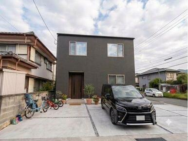 間取りは4LDKとプライベートスペースを確保しつつ、家族団らんもできる住まいです♪※完成予想図