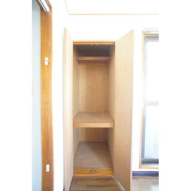 奥行のある収納付です！増えがちな荷物をスッキリ収納できます！