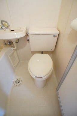 清潔感ある洋式トイレです☆お掃除も楽々です！！