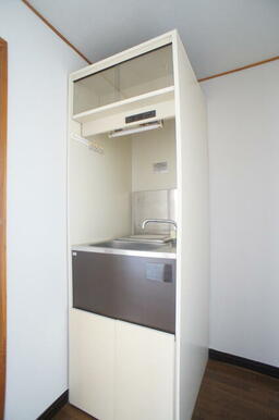 キッチンは収納付なので、調理器具など必要な物を収納できます☆