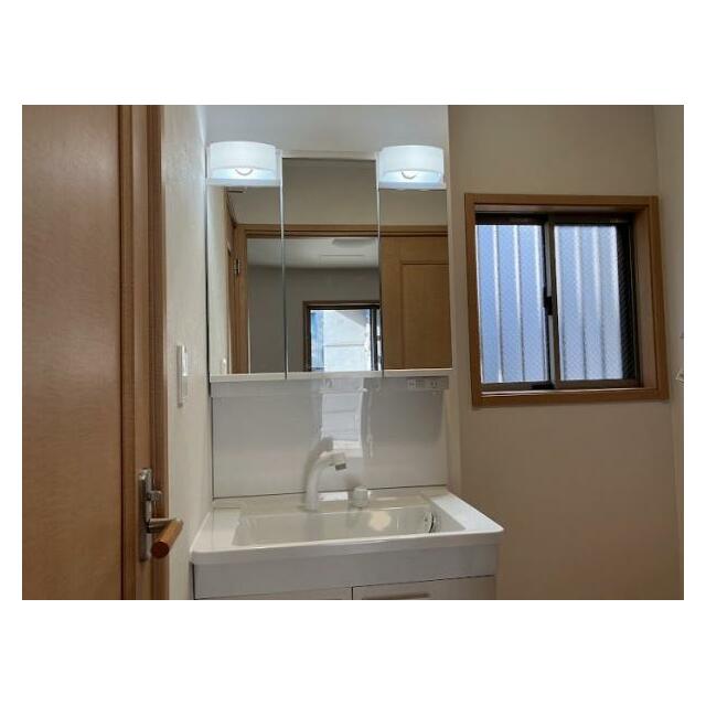 洗面台新品交換済みです