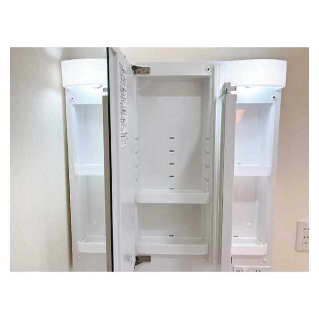 「脱衣所」洗面台は三面鏡です