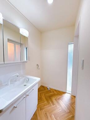 「脱衣所」洗面台は新品交換済みです