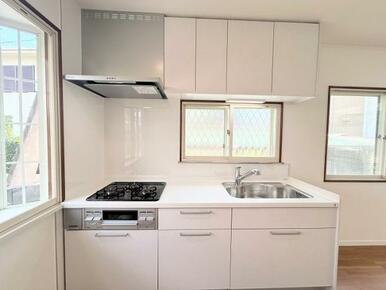 キッチン新品交換済み