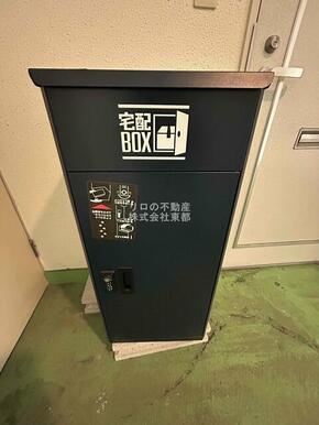 玄関前には宅配ロッカーあります☆