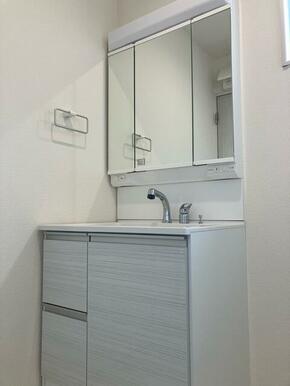 洗顔や歯磨きなど毎日使う洗面所だから要チェック！（2号棟）