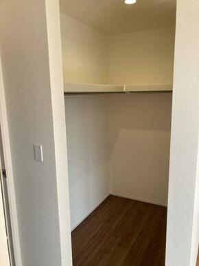 普段着もお気に入りの1着もここに収納！（1号棟）