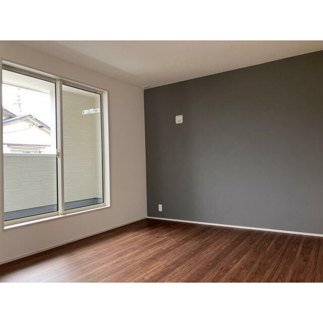 アクセントをつけた壁紙で「センスのいい洋室」を目指そう（2号棟）