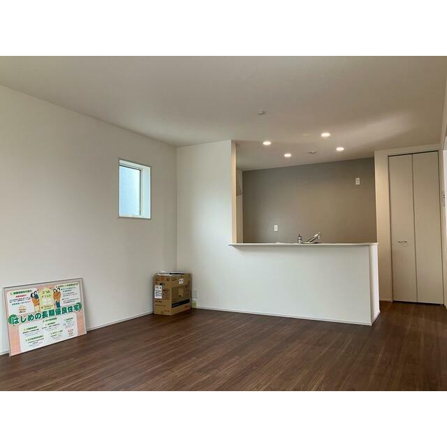 くつろぎスペースとしてはもとより、リビングに学習やテレワークのスペースを設けるご家庭も増えています（2号棟）