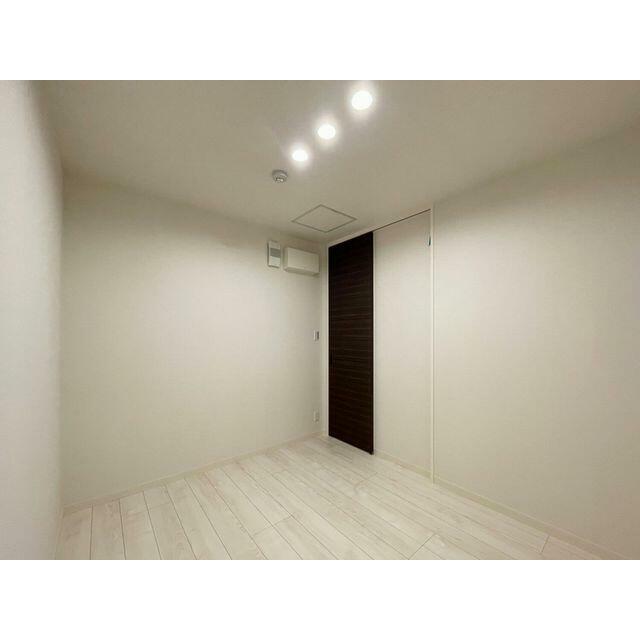 納戸　照明はダウンライト仕様