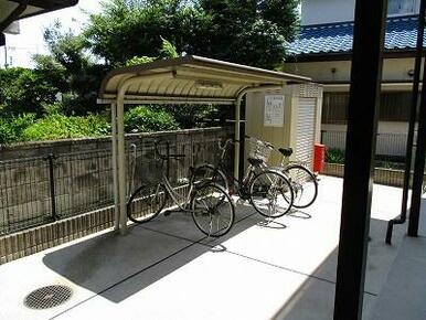 屋根付き駐輪場です。