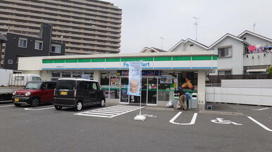 ファミリーマートトゥモロー町田小川店