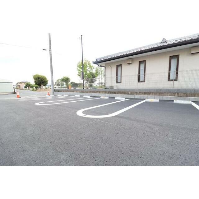 １台ごとがゆったり駐車できます。