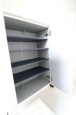 玄関には大きめのシュークローゼット