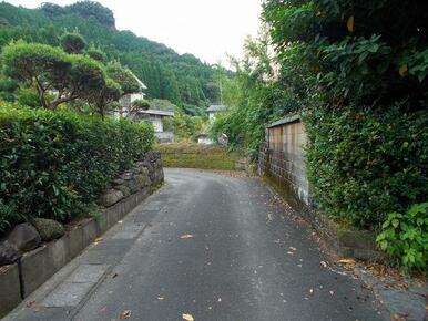 進入路（正面石垣を撤去要）