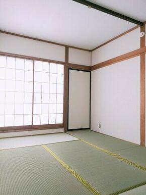 和室ならではの温かな和の空間で寛ぎの時間を過ごせます
