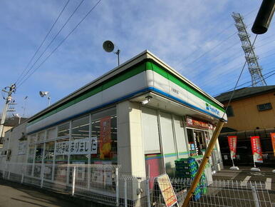 ファミリーマート川和町店