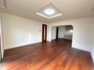 「LDK」約18畳ある、採光の良い空間です。