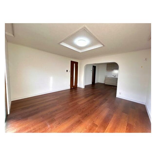 「LDK」約18畳ある、採光の良い空間です。