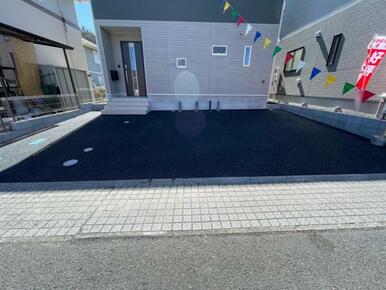 カースペース2台！並列駐車もできます♪