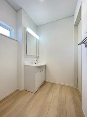 朝の準備・毎日の洗濯・帰宅後のお風呂と大活躍の洗面スペース＾＾