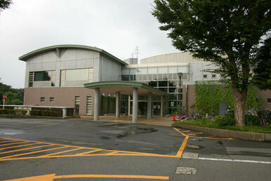 町田中央公園　サン町田旭体育館（野球場　トレーニングジム　テニスコート等）