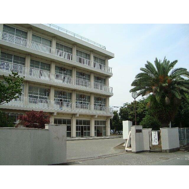 田子浦中学校まで2,700ｍ