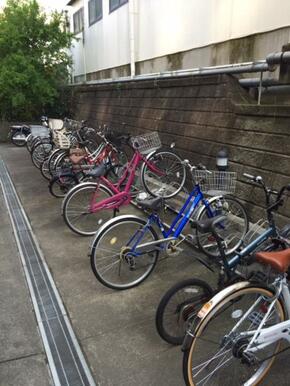 敷地内に自転車置き場もあります