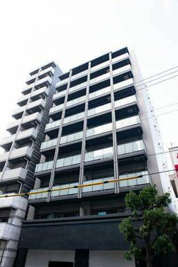 【外観】アクセントカラーがお洒落で重量感のある外観です