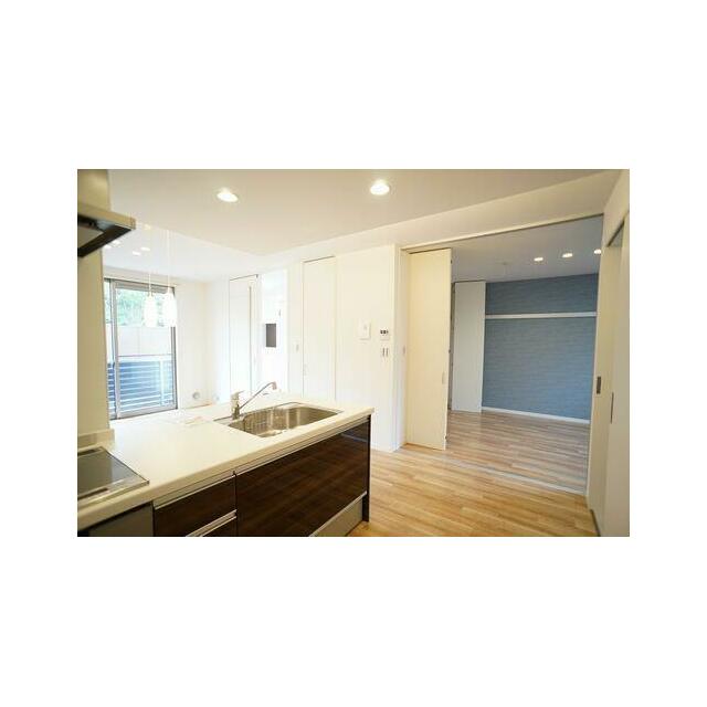 ＬＤＫ１１．５帖。洋室６．０帖側へのアングルに向けて撮影した写真です。