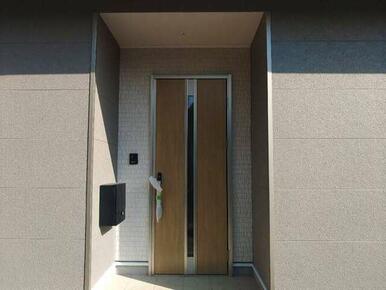 家族の送り迎えはこの玄関で