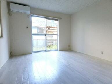 ★7.0帖の洋室です。南向きで日当たり良好★