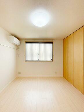 ☆洋室６．６帖です♪２０２５年６月にエアコンを新設いたしました♪