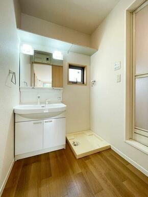 ☆洗髪洗面化粧台♪洗濯機置き場スペースです♪