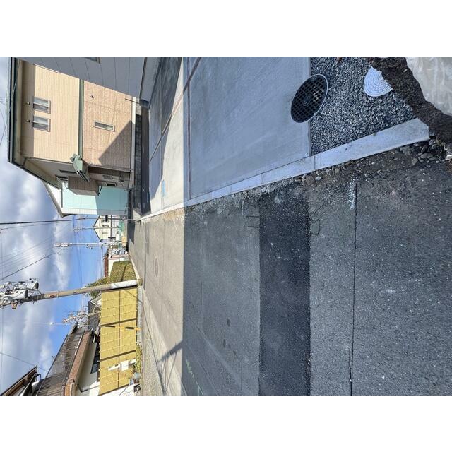 駐車もしやすい全面道路です（1号棟）