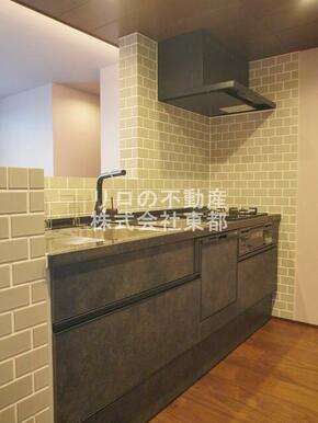 作業スペース広々♪システムキッチン♪