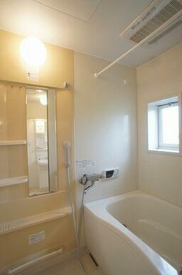 退去予定のお部屋のため２０１号室の写真となります。