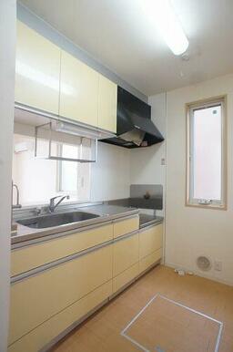 退去予定のお部屋のため２０１号室の写真となります。